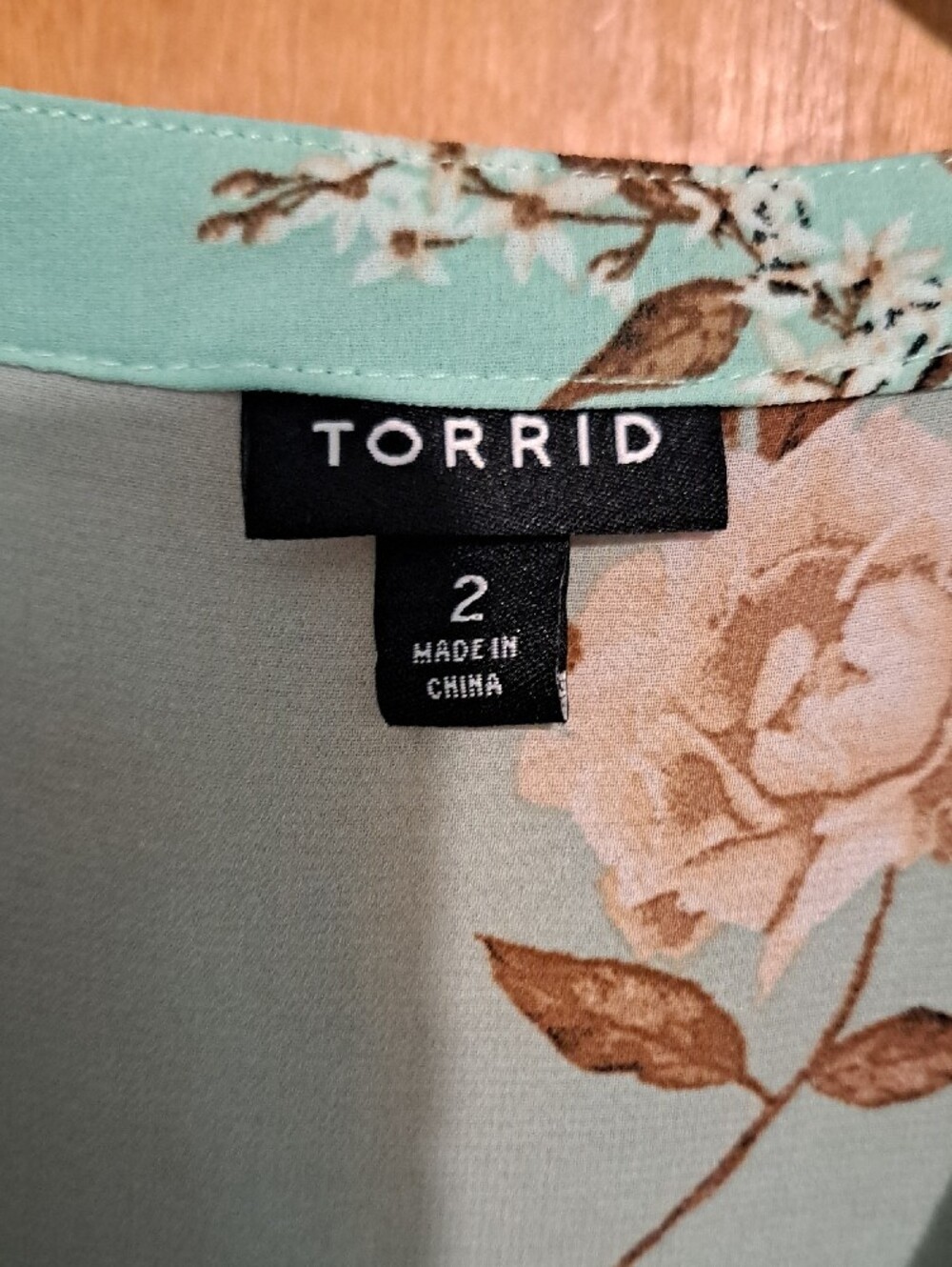 Torrid Floral Button-Front Mint Green Women’s Top - Picture 4 of 4